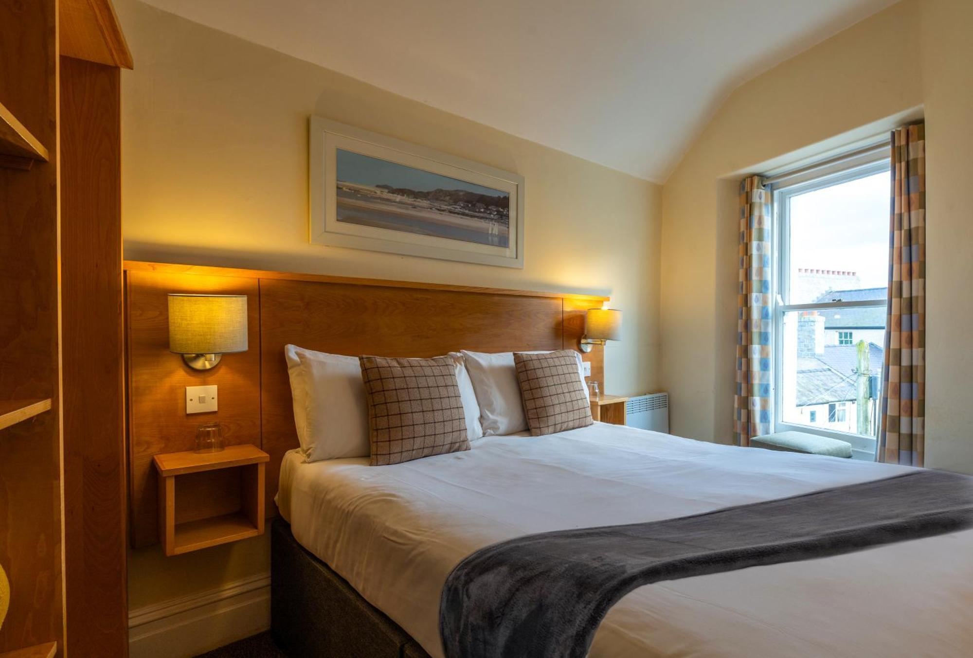 Castle Court Hotel Beaumaris Exterior photo