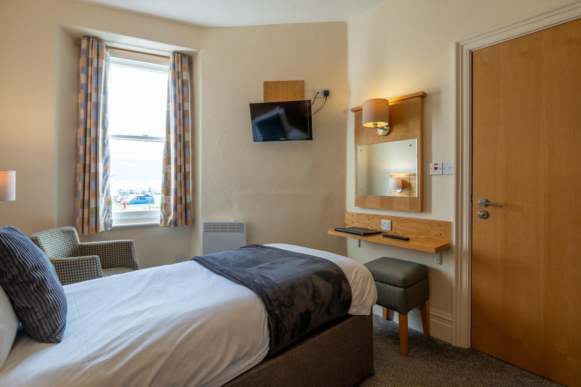 Castle Court Hotel Beaumaris Exterior photo